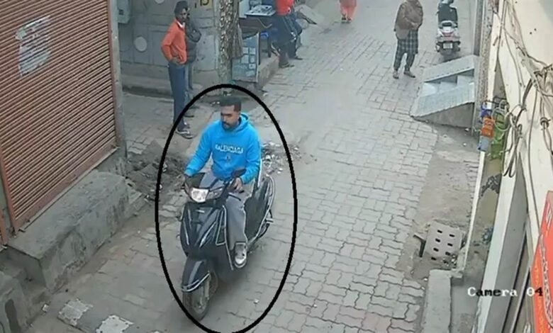 ਵਾਹਨਾਂ ਟਕਰਾਉਣ 'ਤੇ ਚੱਲੀਆਂ ਗੋਲ਼ੀਆਂ; ਔਰਤ ਸਣੇ 2 ਜ਼ਖ਼ਮੀ