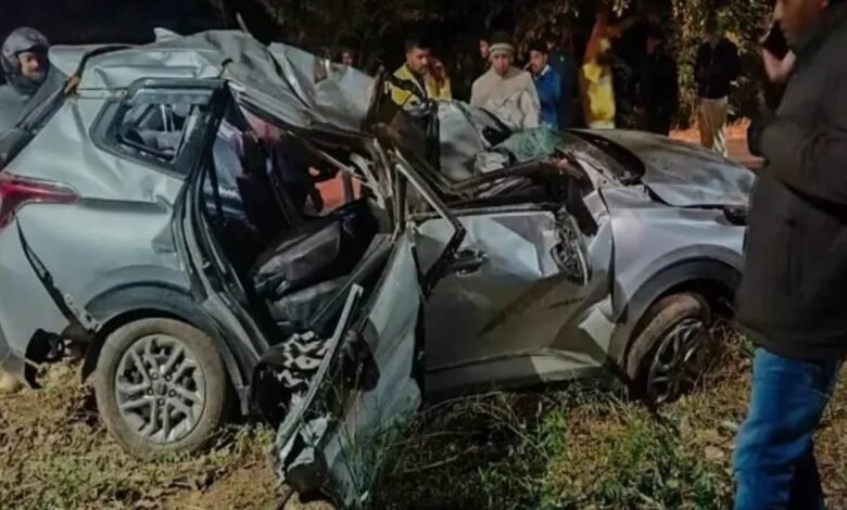 ਦਰੱਖਤ ਨਾਲ ਟਕਰਾਈ ਤੇਜ਼ ਰਫ਼ਤਾਰ ਕਾਰ; 3 ਦੀ ਮੌਤ ਤੇ 4 ਦੀ ਹਾਲਤ ਨਾਜ਼ੁਕ