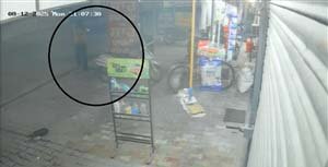 ਅੰਮ੍ਰਿਤਸਰ 'ਚ ਦੇਰ ਰਾਤ ਕਰਿਆਨਾ ਦੁਕਾਨ 'ਤੇ ਚੱਲੀਆਂ ਠਾਹ-ਠਾਹ ਗੋਲ਼ੀਆਂ ਅੰਮ੍ਰਿਤਸਰ 'ਚ ਦੇਰ ਰਾਤ ਕਰਿਆਨਾ ਦੁਕਾਨ 'ਤੇ ਚੱਲੀਆਂ ਠਾਹ-ਠਾਹ ਗੋਲ਼ੀਆਂ