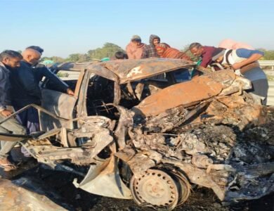 ਦਿਲ ਕੰਬਾਊ ਹਾਦਸਾ: ਹਾਈਵੇਅ 'ਤੇ ਕਾਰ ਬਣੀ ਅੱਗ ਦਾ ਗੋਲਾ