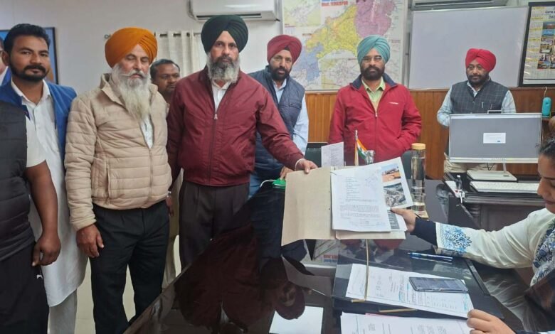 ਨਵੀਆਂ ਨੋਚਾਂ ਬਣਾਉਣ ਲਈ ਡਿਪਟੀ ਕਮਿਸ਼ਨਰ ਨੂੰ ਮੰਗ ਪੱਤਰ ਸੌਂਪਿਆ