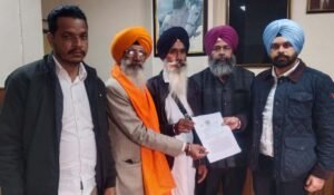 ਧੁਰੰਧਰ ਫ਼ਿਲਮ ’ਤੇ ਰੋਕ ਲਾਉਣ ਅਤੇ ਫ਼ਿਲਮ ‘ਪੰਜਾਬ-95’ ਤੁਰੰਤ ਰਿਲੀਜ਼ ਕਰਨ ਸਬੰਧੀ ਡੀ.ਸੀ. ਨੂੰ ਸੌਂਪਿਆ ਮੰਗ ਪੱਤਰ