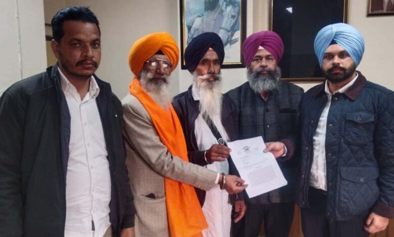 ਧੁਰੰਧਰ ਫ਼ਿਲਮ ’ਤੇ ਰੋਕ ਲਾਉਣ ਅਤੇ ਫ਼ਿਲਮ ‘ਪੰਜਾਬ-95’ ਤੁਰੰਤ ਰਿਲੀਜ਼ ਕਰਨ ਸਬੰਧੀ ਡੀ.ਸੀ. ਨੂੰ ਸੌਂਪਿਆ ਮੰਗ ਪੱਤਰ