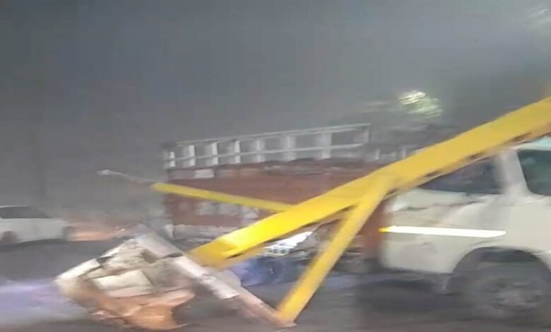 ਧੁੰਦ ਕਾਰਨ ਅੰਡਰਬ੍ਰਿਜ ’ਤੇ ਲਾਏ ਗਾਰਡਰ ਨਾਲ ਟਰੱਕ ਟਕਰਾਇਆ ਧੁੰਦ ਕਾਰਨ ਅੰਡਰਬ੍ਰਿਜ ’ਤੇ ਲਾਏ ਗਾਰਡਰ ਨਾਲ ਟਰੱਕ ਟਕਰਾਇਆ