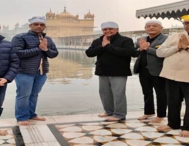 ਸ੍ਰੀ ਹਰਿਮੰਦਰ ਸਾਹਿਬ ਵਿਖੇ ਨਤਮਸਤਕ ਹੋਏ ਮਨੀਸ਼ ਤਿਵਾੜੀ