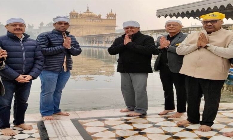 ਸ੍ਰੀ ਹਰਿਮੰਦਰ ਸਾਹਿਬ ਵਿਖੇ ਨਤਮਸਤਕ ਹੋਏ ਮਨੀਸ਼ ਤਿਵਾੜੀ ਸ੍ਰੀ ਹਰਿਮੰਦਰ ਸਾਹਿਬ ਵਿਖੇ ਨਤਮਸਤਕ ਹੋਏ ਮਨੀਸ਼ ਤਿਵਾੜੀ