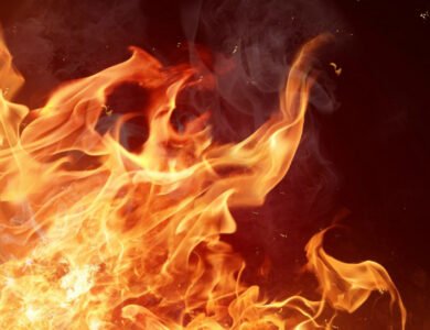 ਅੱਗ ਦੀ ਲਪੇਟ 'ਚ ਆਉਣ ਕਾਰਨ ਪਤੀ-ਪਤਨੀ ਤੇ 10 ਸਾਲਾ ਬੱਚੀ ਦੀ ਮੌ ਤ