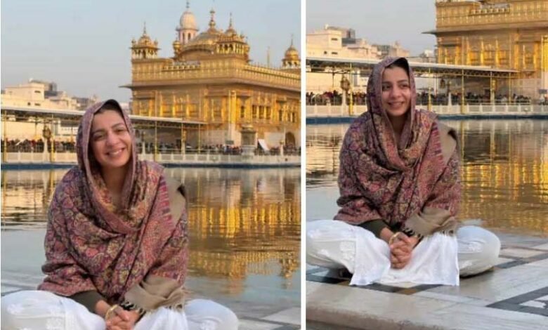 ਪੰਜਾਬੀ ਗਾਇਕਾ ਜੈਸਮੀਨ ਸੈਂਡਲਸ ਗੋਲਡਨ ਟੈਂਪਲ 'ਚ ਟੇਕਿਆ ਮੱਥਾ ਪੰਜਾਬੀ ਗਾਇਕਾ ਜੈਸਮੀਨ ਸੈਂਡਲਸ ਗੋਲਡਨ ਟੈਂਪਲ 'ਚ ਟੇਕਿਆ ਮੱਥਾ