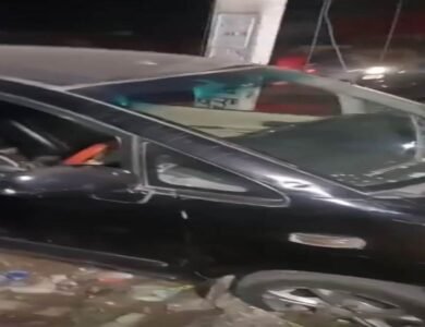 100 ਦੀ ਰਫ਼ਤਾਰ ਨਾਲ ਦੌੜਦੀ ਕਾਰ ਬਿਜਲੀ ਦੇ ਖੰਭੇ ਨਾਲ ਟਕਰਾਈ