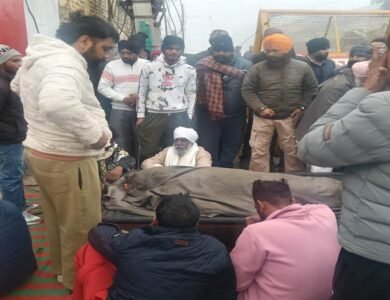 ਨੌਜਵਾਨ ਦਾ ਕਤਲ: ਗੁੱਸੇ 'ਚ ਆਏ ਪਿੰਡ ਵਾਸੀਆਂ ਨੇ ਥਾਣੇ ਅੱਗੇ ਲਾਇਆ ਧਰਨਾ