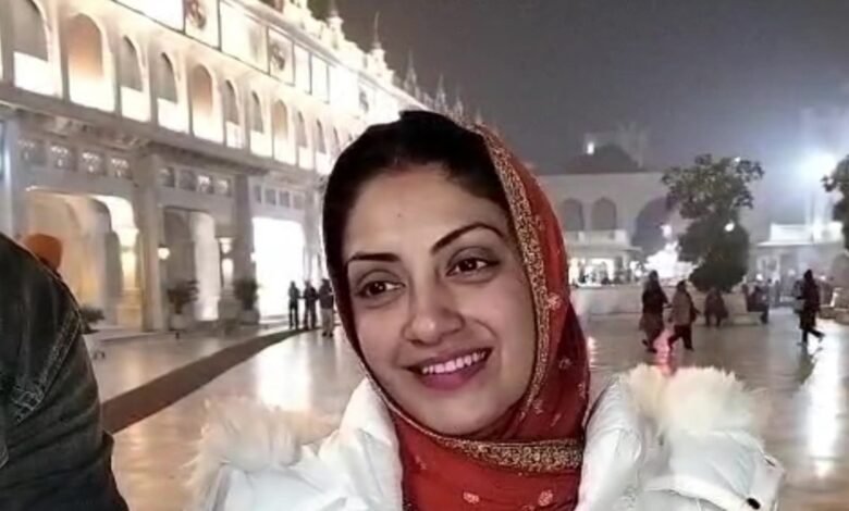 ਨਵੇਂ ਸਾਲ 'ਤੇ ਸ੍ਰੀ ਹਰਿਮੰਦਰ ਸਾਹਿਬ ਨਤਮਸਤਕ ਹੋਈ ਪੰਜਾਬੀ ਅਦਾਕਾਰਾ ਗੁਰਲੀਨ ਚੋਪੜਾ