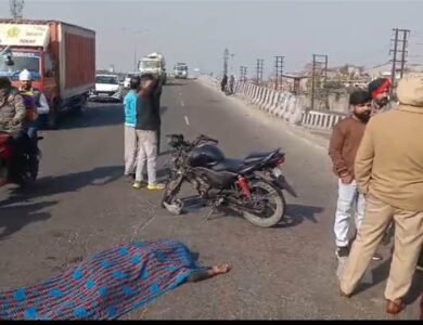 ਤੇਜ਼ ਰਫ਼ਤਾਰ ਟਰੱਕ ਨਾਲ ਟਾਟਾ ਕੰਪਨੀ ਦੇ ਮੁਲਾਜ਼ਮ ਦੀ ਮੌਕੇ 'ਤੇ ਮੌਤ