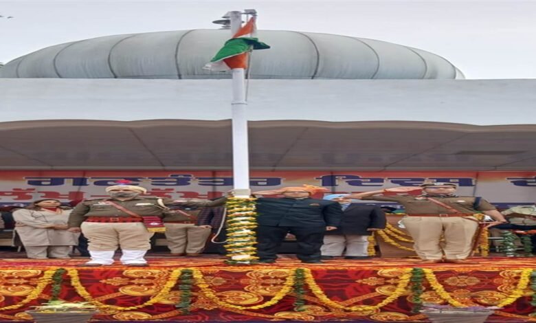 ਗਣਤੰਤਰ ਦਿਵਸ ਮੌਕੇ ਤਰਨਤਾਰਨ ’ਚ ਡਿਪਟੀ ਕਮਿਸ਼ਨਰ ਰਾਹੁਲ ਨੇ ਲਹਿਰਾਇਆ ਕੌਮੀ ਝੰਡਾ