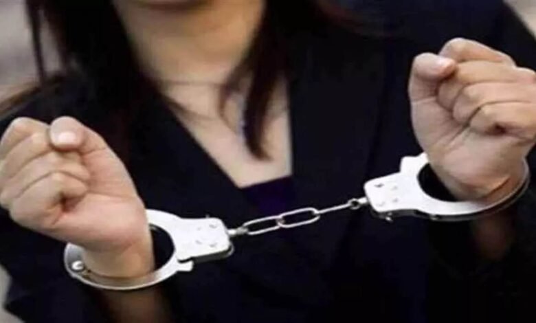 ਥਾਈਲੈਂਡ ਤੋਂ ਆਈ ਕੁੜੀ ਅੰਮ੍ਰਿਤਸਰ 'ਚ ਡੇਢ ਕਿੱਲੋ ਨਸ਼ੀਲੇ ਪਦਾਰਥ ਸਣੇ ਗ੍ਰਿਫ਼ਤਾਰ ਥਾਈਲੈਂਡ ਤੋਂ ਆਈ ਕੁੜੀ ਅੰਮ੍ਰਿਤਸਰ 'ਚ ਡੇਢ ਕਿੱਲੋ ਨਸ਼ੀਲੇ ਪਦਾਰਥ ਸਣੇ ਗ੍ਰਿਫ਼ਤਾਰ