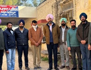 10000 ਰੁਪਏ ਰਿਸ਼ਵਤ ਲੈਂਦਾ ਹੌਲਦਾਰ ਵਿਜੀਲੈਂਸ ਬਿਊਰੋ ਨੇ ਰੰਗੇ ਹੱਥੀਂ ਕੀਤਾ ਕਾਬੂ