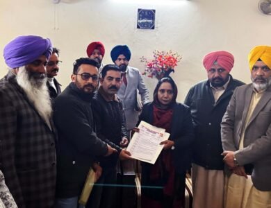 ਮੁਲਾਜ਼ਮਾਂ ਦੀਆਂ ਮੰਗਾਂ ਸਬੰਧੀ ਸਿਹਤ ਕਰਮਚਾਰੀਆਂ ਵੱਲੋਂ ਕੈਬਨਿਟ ਮੰਤਰੀ ਡਾ: ਬਲਜੀਤ ਕੌਰ ਨੂੰ ਮੰਗ ਪੱਤਰ ਸੌਂਪਿਆ