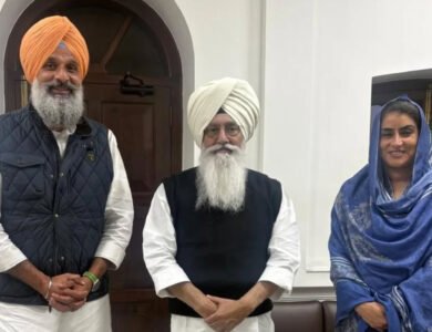 ਮਜੀਠੀਆ ਨੇ ਡੇਰਾ ਰਾਧਾ ਸੁਆਮੀ ਦੇ ਮੁਖੀ ਬਾਬਾ ਗੁਰਿੰਦਰ ਸਿੰਘ ਨਾਲ ਕੀਤੀ ਮੁਲਾਕਾਤ