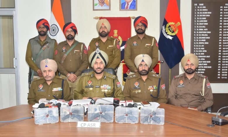 ਹਥਿਆਰ ਤਸਕਰੀ ਵਾਲੇ ਮਾਡਿਊਲ ਨਾਲ ਸਬੰਧਤ ਦੋ ਵਿਅਕਤੀ 5 ਅਤਿ-ਆਧੁਨਿਕ ਪਿਸਤੌਲਾਂ ਸਣੇ ਗ੍ਰਿਫ਼ਤਾਰ