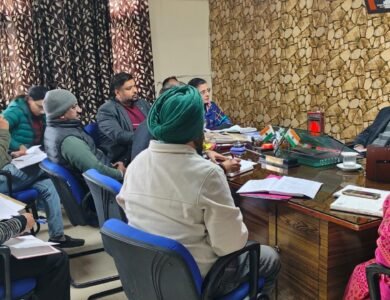 ਸਿਵਲ ਸਰਜਨ ਵੱਲੋਂ ਸੀਨੀਅਰ ਮੈਡੀਕਲ ਅਫਸਰਾਂ ਨਾਲ ਕੀਤੀ ਮਹੀਨੇਵਾਰ ਮੀਟਿੰਗ