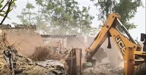 ਨਸ਼ਾ ਤਸਕਰਾਂ 'ਤੇ ਪੁਲਿਸ ਦਾ ਵੱਡਾ ਐਕਸ਼ਨ: ਜਮਸ਼ੇਰ ਖ਼ਾਸ 'ਚ ਬੁਲਡੋਜ਼ਰ ਨਾਲ ਢਾਹੀ ਨਾਜਾਇਜ਼ ਉਸਾਰੀ