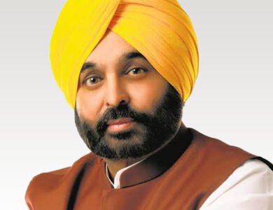 ਪੰਜਾਬ 'ਚ ਹਾਈ ਅਲਰਟ : ਈਮੇਲ ਰਾਹੀਂ ਟ੍ਰੇਨਾਂ ਨੂੰ ਉਡਾਉਣ ਦੀ ਚਿਤਾਵਨੀ, CM ਭਗਵੰਤ ਮਾਨ ਵੀ ਨਿਸ਼ਾਨੇ 'ਤੇ