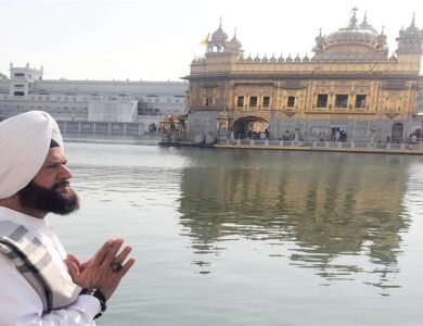 ਸ੍ਰੀ ਦਰਬਾਰ ਸਾਹਿਬ ਨਤਮਸਤਕ ਹੋਏ ਸੂਫੀ ਗਾਇਕ ਹੰਸ ਰਾਜ ਹੰਸ