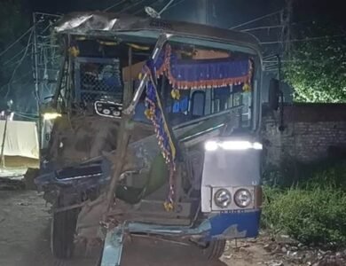 ਆਲੂਆਂ ਨਾਲ ਲੱਦੀ ਟਰਾਲੀ 'ਚ ਵੱਜੀ PRTC ਬੱਸ, 60 ਸਵਾਰੀਆਂ ਦੀ ਜਾਨ ਮਸਾਂ ਬਚੀ
