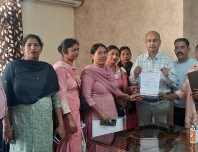 ਹੱਕੀ ਮੰਗਾਂ ਦੀ ਪੂਰਤੀ ਲਈ ਆਸ਼ਾ ਵਰਕਰਾਂ ਨੇ ਦਿੱਤਾ ਸਿਵਲ ਸਰਜਨ ਨੂੰ ਮੰਗ ਪੱਤਰ