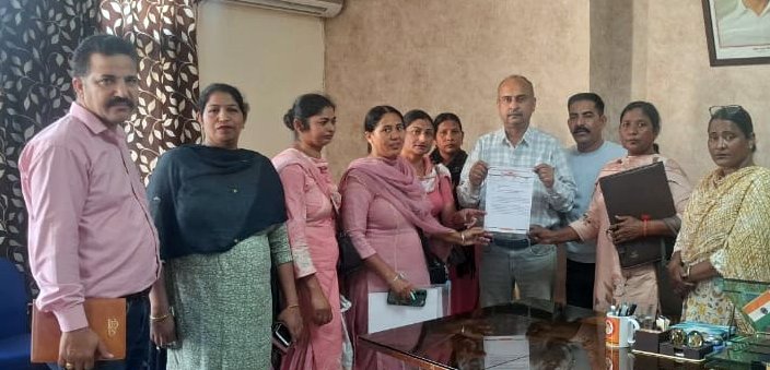 ਹੱਕੀ ਮੰਗਾਂ ਦੀ ਪੂਰਤੀ ਲਈ ਆਸ਼ਾ ਵਰਕਰਾਂ ਨੇ ਦਿੱਤਾ ਸਿਵਲ ਸਰਜਨ ਨੂੰ ਮੰਗ ਪੱਤਰ