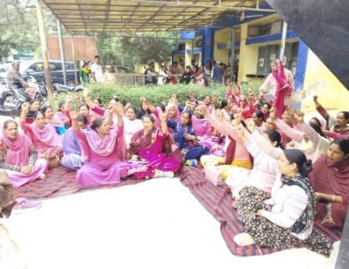 ਹੱਕੀ ਮੰਗਾਂ ਦੀ ਪੁੂਰਤੀ ਨੂੰ ਲੈ ਕੇ ਆਸ਼ਾ ਵਰਕਰਾਂ ਵੱਲੋਂ ਸਿਵਲ ਹਸਪਤਾਲ ਵਿਖੇ ਧਰਨਾ ਲਗਾਇਆ