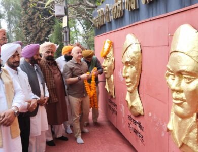 ਮਨੀਸ਼ ਸਿਸੋਦੀਆ ਨੇ ਸ਼ਹੀਦੀ ਸਮਾਰਕ ਹੁਸੈਨੀਵਾਲਾ ਵਿਖੇ ਪਹੁੰਚ ਕੇ ਸ਼ਹੀਦਾਂ ਨੂੰ ਸ਼ਰਧਾ ਦੇ ਫੁੱਲ ਕੀਤੇ ਭੇਟ 