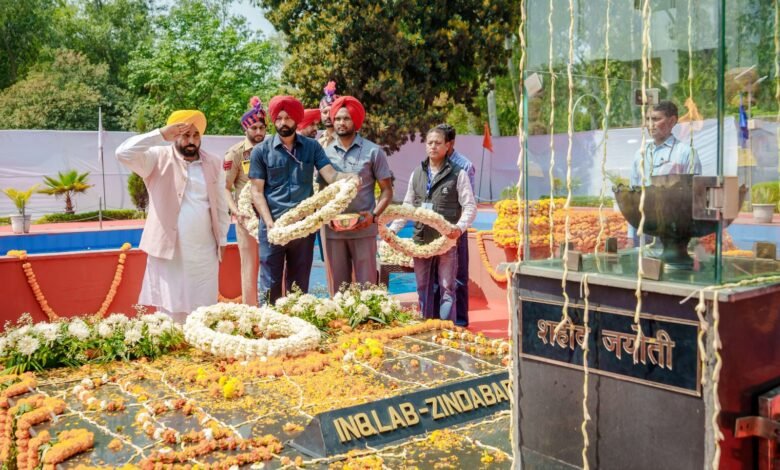 भगवंत मान ने हुसैनीवाला में शहीद भगत सिंह, राजगुरु और सुखदेव को श्रद्धांजलि दी