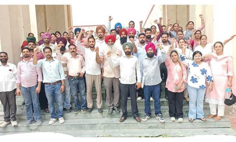 ਪੈਰਾ ਮੈਡੀਕਲ ਸਿਹਤ ਮੁਲਾਜ਼ਮ ਸੰਘਰਸ਼ ਕਮੇਟੀ ਦੀ ਹੋਈ ਮੀਟਿੰਗ ਪੈਰਾ ਮੈਡੀਕਲ ਸਿਹਤ ਮੁਲਾਜ਼ਮ ਸੰਘਰਸ਼ ਕਮੇਟੀ ਦੀ ਹੋਈ ਮੀਟਿੰਗ